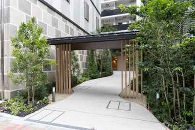 エントランスアプローチ:2024年7月撮影