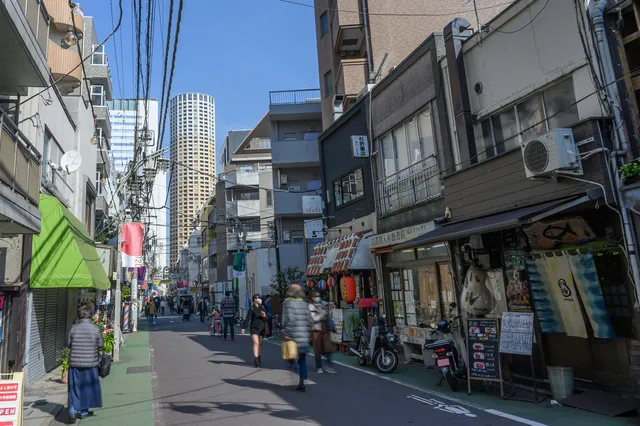 目黒銀座の風景。多くの飲食店が立ち並ぶ。