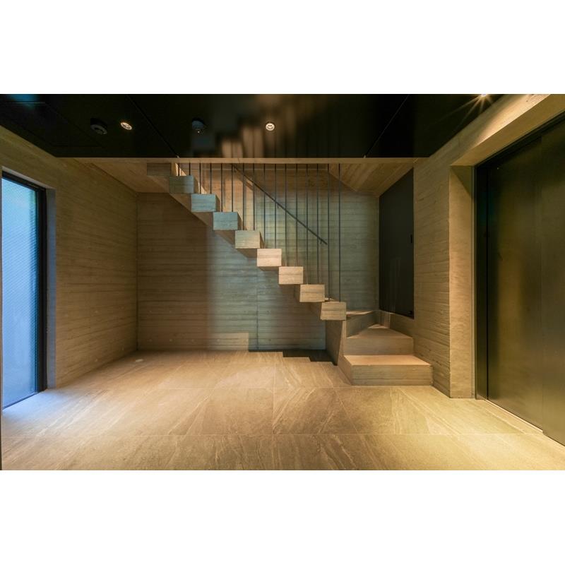【関税込み】AVAVAV オレンジ 3/4 Apartment トラウザーズ AVAVAVのオレンジ 3/4 Apartment トラウザーズがセール中